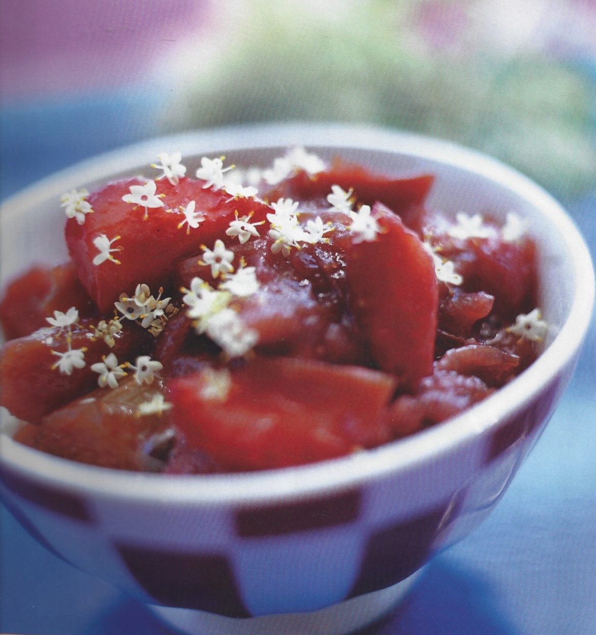 Rabarbergrød med hyldeblomst