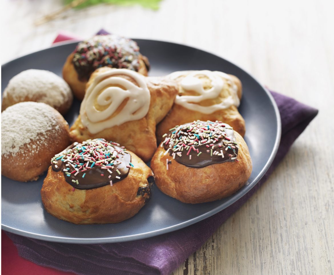 Fastelavnsboller med fyld og glasur