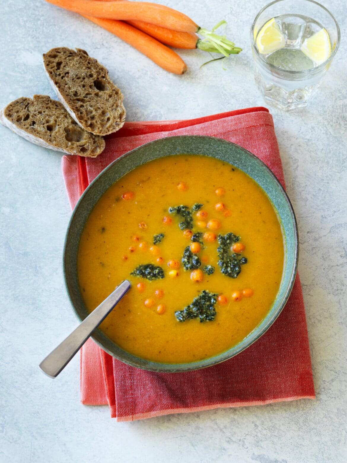 Gulerodssuppe med havtorn Gulerodssuppe med havtorn