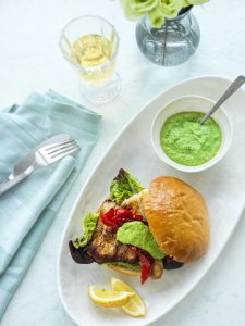 Fiskeburger med grøn mayonnaise